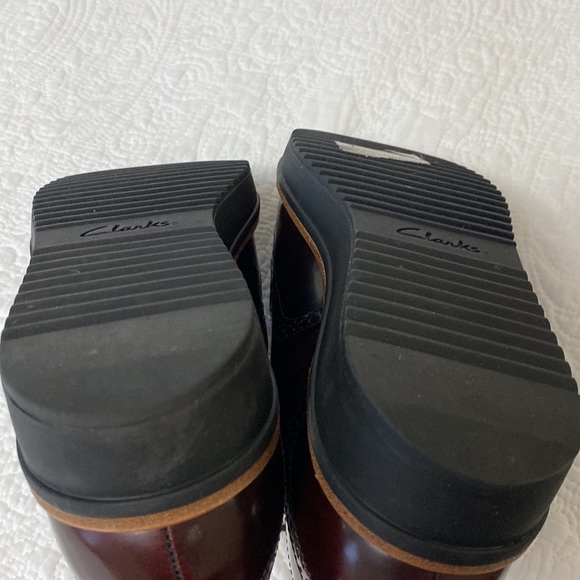 Ladies’ Oxfords by Clarks - Picture 9 of 14